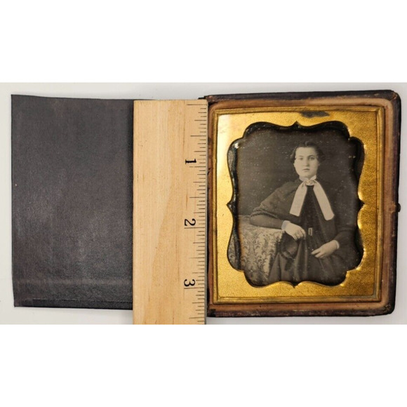 1/6th Plate Daguerreotype Of A Young Woman At A Table In Half Union Case & Cover - Picture 3 of 11